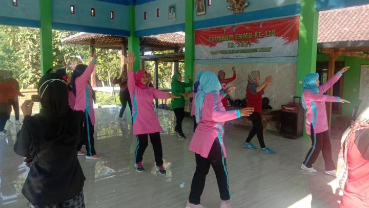 TMMD Bojonegoro, Warga Desa Jatimulyo Gelar Senam Erobik Di Balai Desa